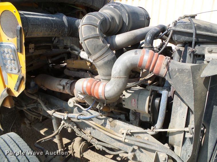 image for item DG0172 1999 Kenworth T800 semi truck