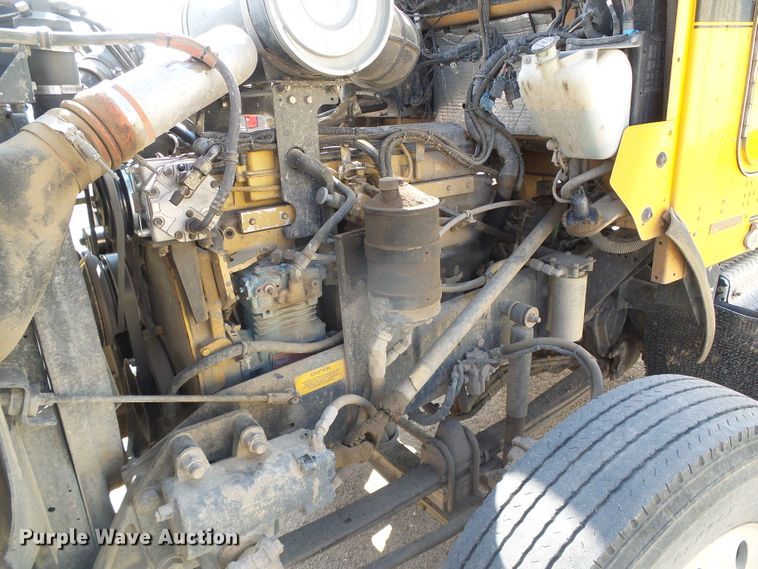 image for item DG0172 1999 Kenworth T800 semi truck