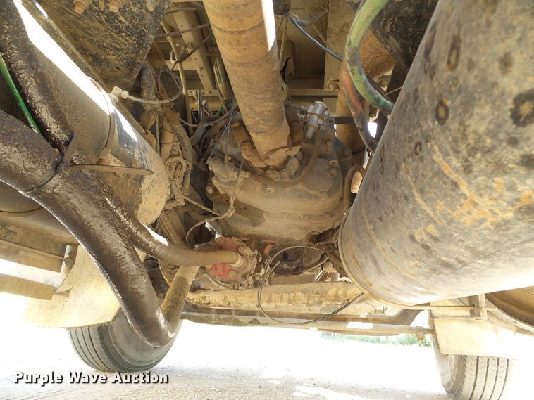 image for item DG0172 1999 Kenworth T800 semi truck