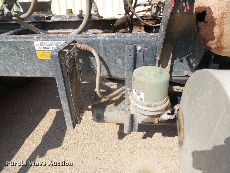 image for item DG0172 1999 Kenworth T800 semi truck