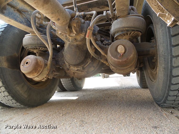 image for item DG0172 1999 Kenworth T800 semi truck