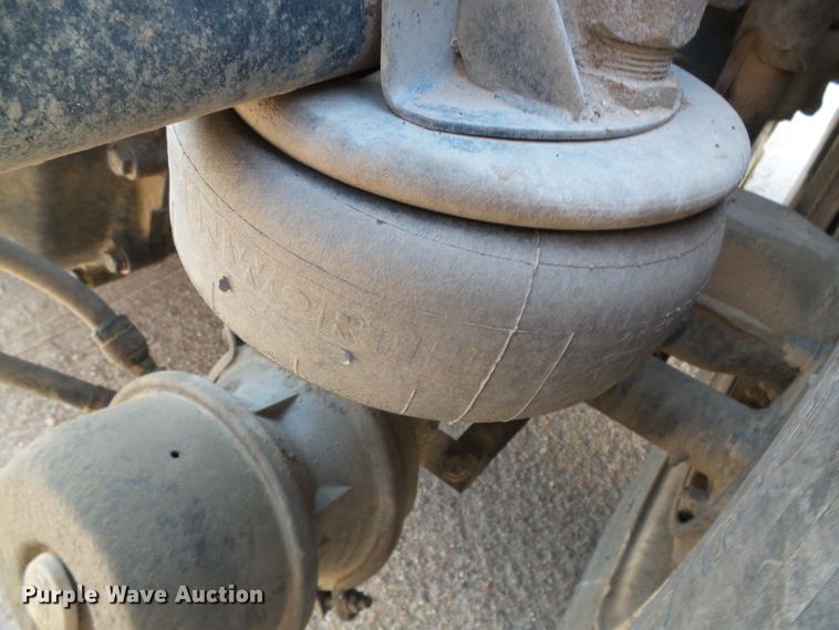 image for item DG0172 1999 Kenworth T800 semi truck