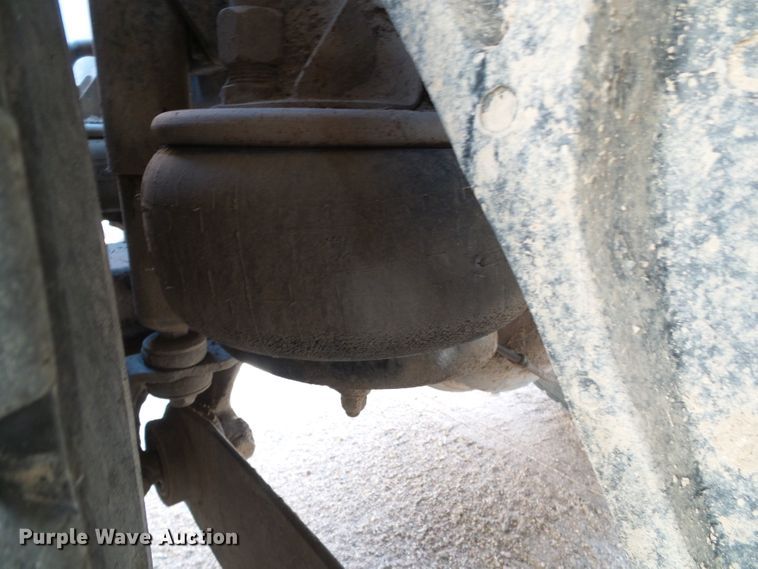 image for item DG0172 1999 Kenworth T800 semi truck