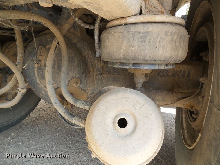 image for item DG0172 1999 Kenworth T800 semi truck