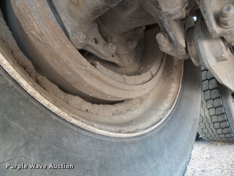 image for item DG0172 1999 Kenworth T800 semi truck