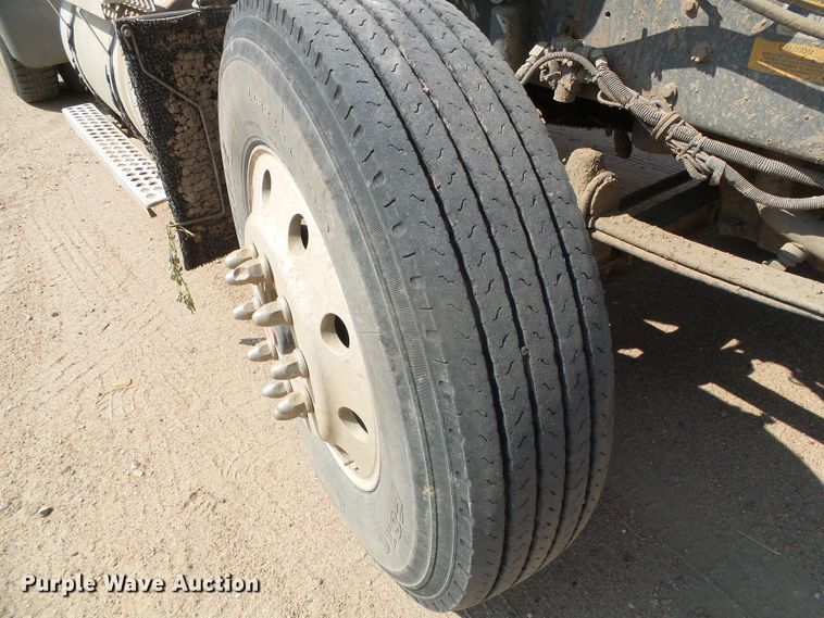 image for item DG0172 1999 Kenworth T800 semi truck