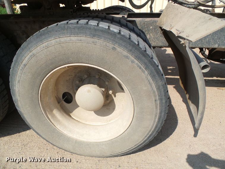 image for item DG0172 1999 Kenworth T800 semi truck