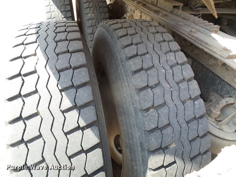 image for item DG0172 1999 Kenworth T800 semi truck