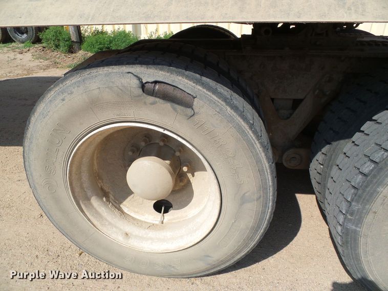 image for item DG0172 1999 Kenworth T800 semi truck