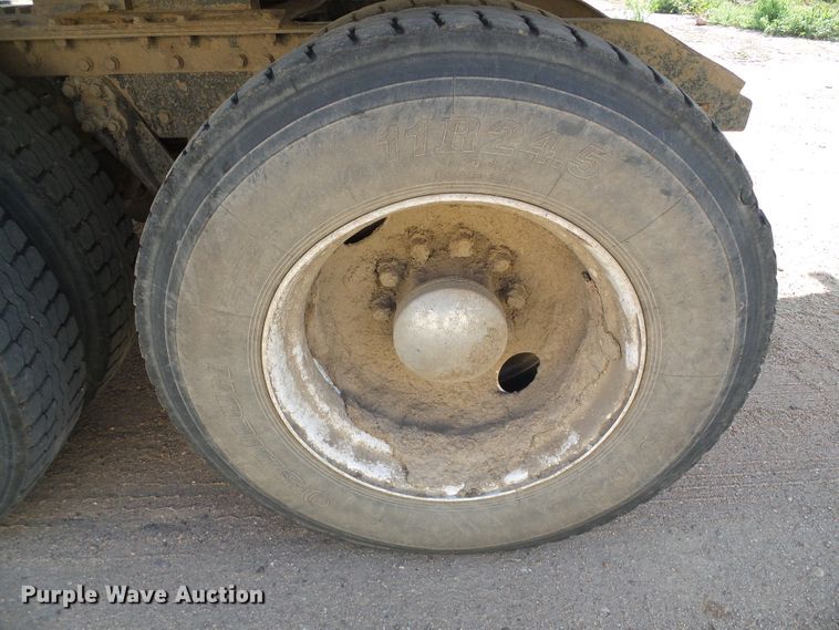 image for item DG0172 1999 Kenworth T800 semi truck