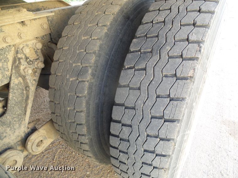 image for item DG0172 1999 Kenworth T800 semi truck