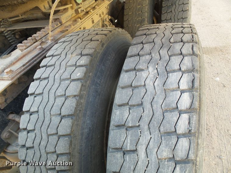 image for item DG0172 1999 Kenworth T800 semi truck