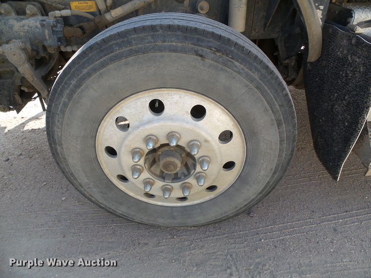 image for item DG0172 1999 Kenworth T800 semi truck