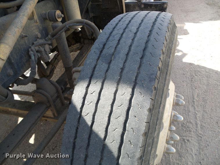 image for item DG0172 1999 Kenworth T800 semi truck