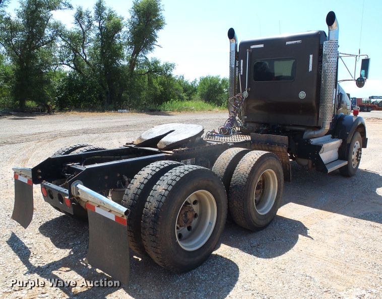image for item DG0183 2009 Kenworth T800 semi truck