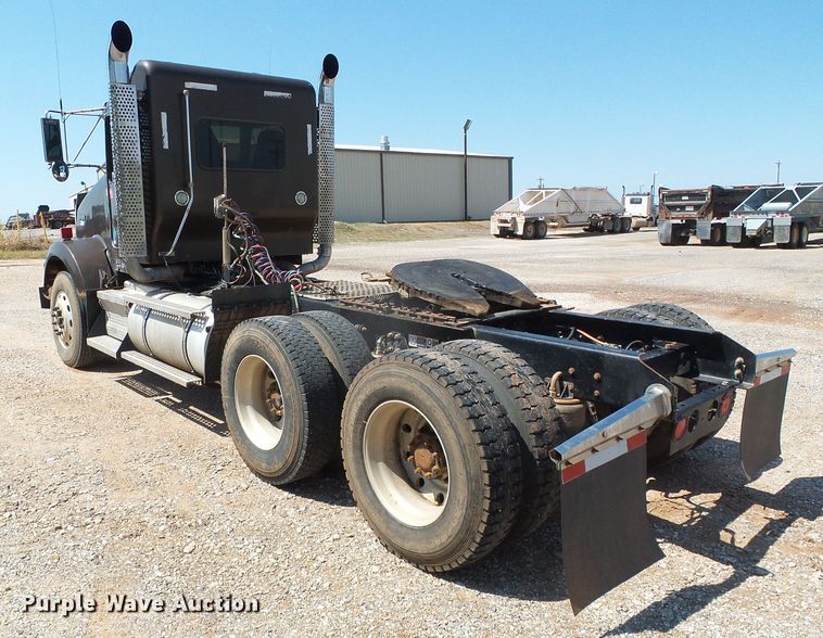 image for item DG0183 2009 Kenworth T800 semi truck