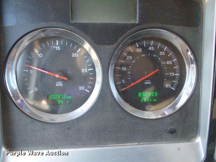 image for item DG0183 2009 Kenworth T800 semi truck