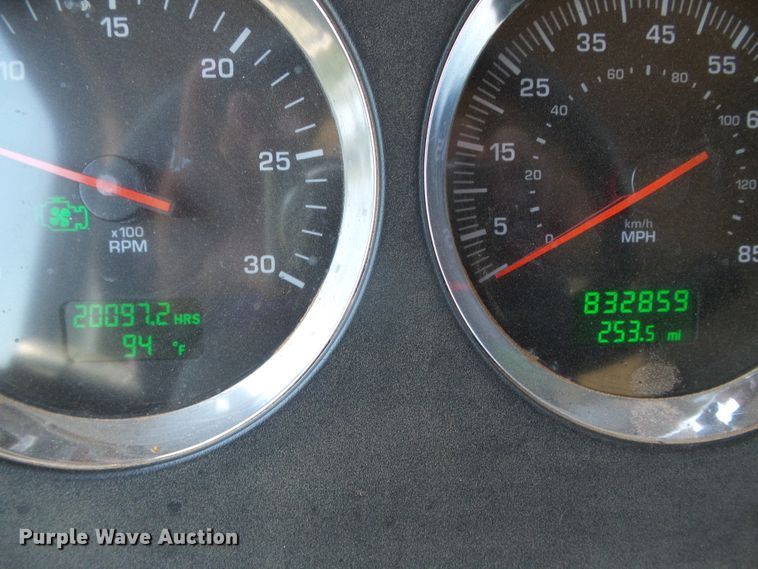 image for item DG0183 2009 Kenworth T800 semi truck