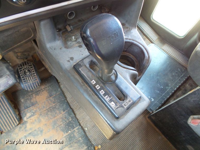 image for item DG0183 2009 Kenworth T800 semi truck