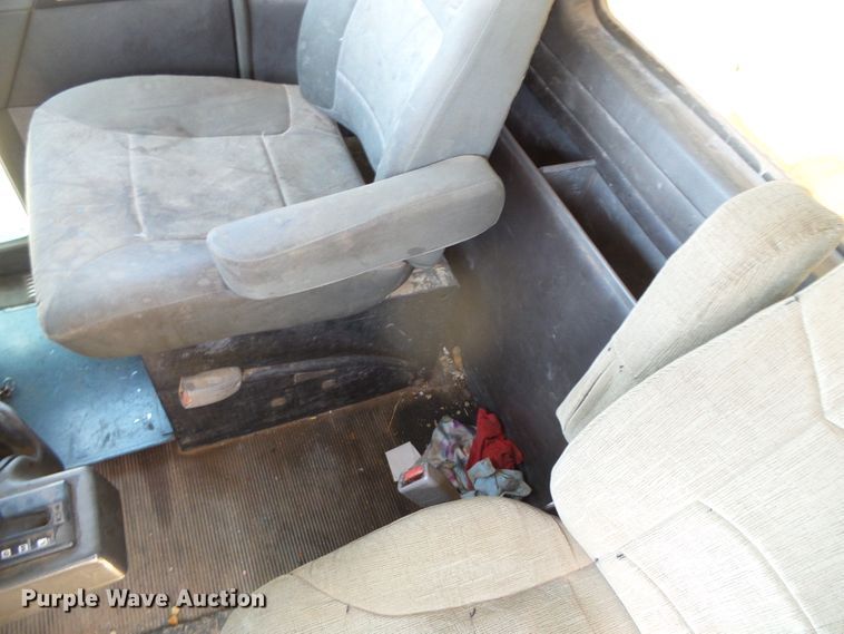 image for item DG0183 2009 Kenworth T800 semi truck