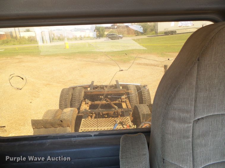 image for item DG0183 2009 Kenworth T800 semi truck