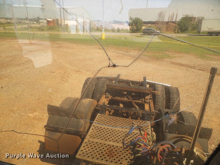 image for item DG0183 2009 Kenworth T800 semi truck