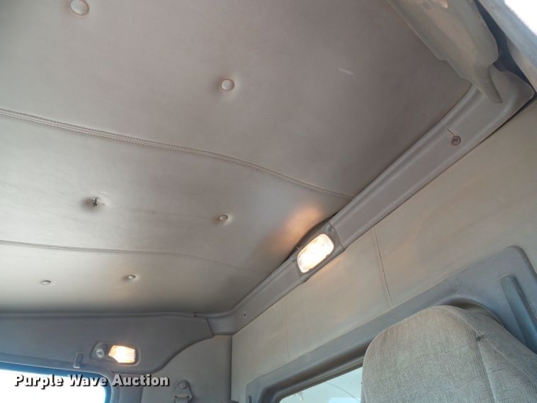 image for item DG0183 2009 Kenworth T800 semi truck