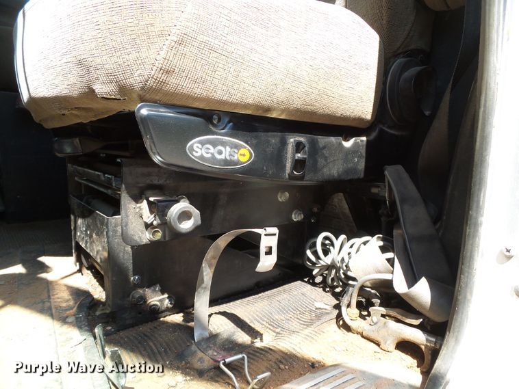 image for item DG0183 2009 Kenworth T800 semi truck