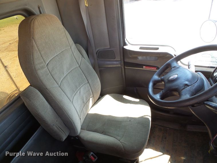 image for item DG0183 2009 Kenworth T800 semi truck