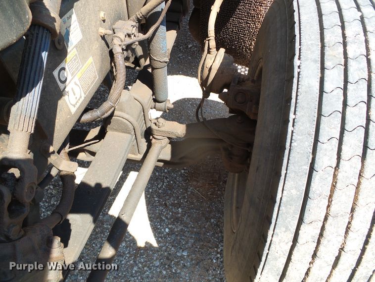 image for item DG0183 2009 Kenworth T800 semi truck