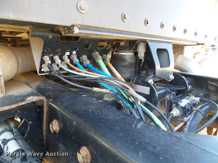 image for item DG0183 2009 Kenworth T800 semi truck