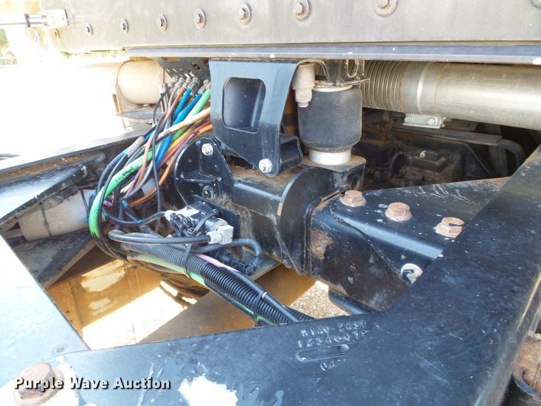 image for item DG0183 2009 Kenworth T800 semi truck