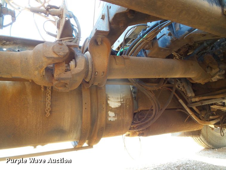 image for item DG0183 2009 Kenworth T800 semi truck