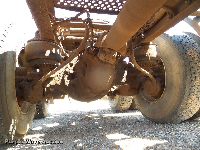 image for item DG0183 2009 Kenworth T800 semi truck