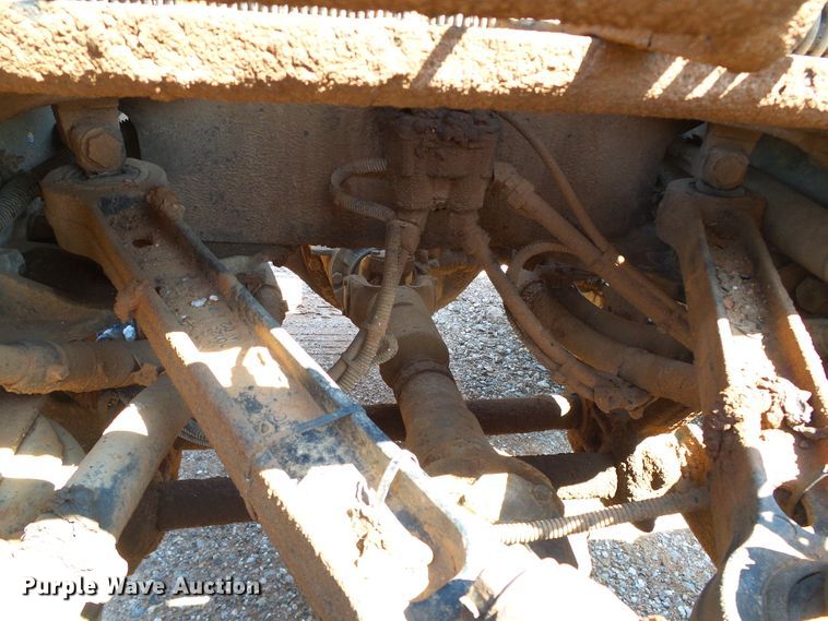 image for item DG0183 2009 Kenworth T800 semi truck