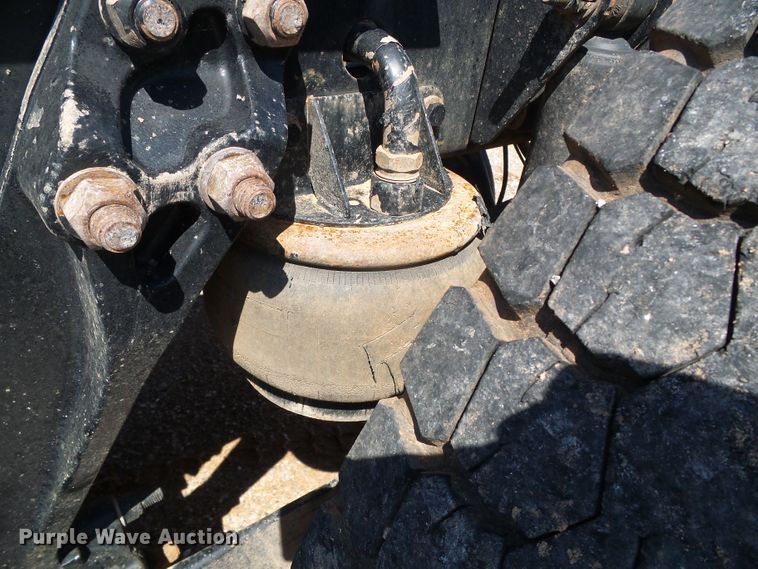 image for item DG0183 2009 Kenworth T800 semi truck