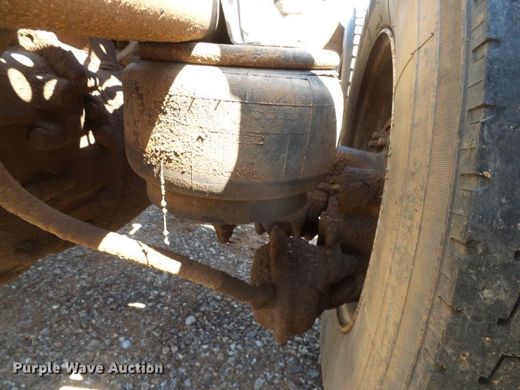 image for item DG0183 2009 Kenworth T800 semi truck