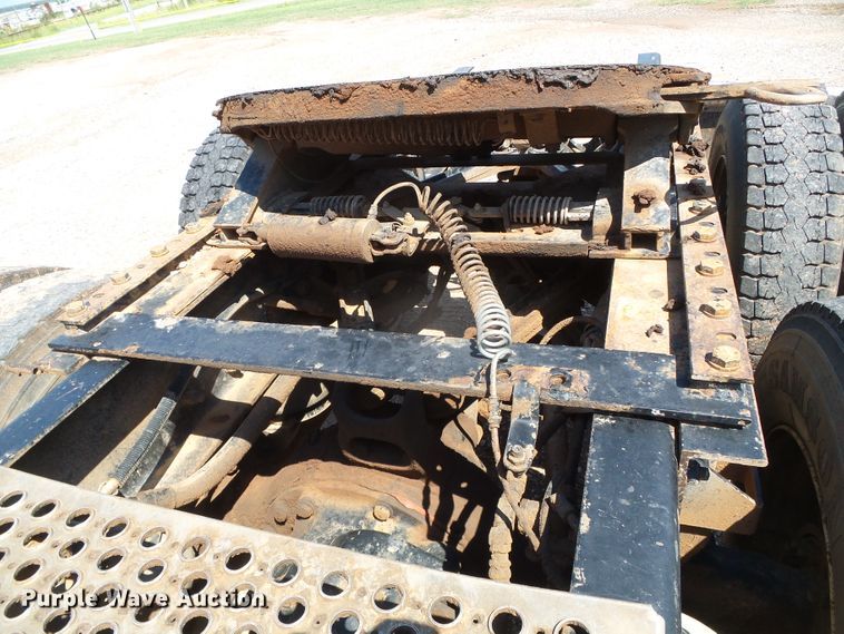 image for item DG0183 2009 Kenworth T800 semi truck