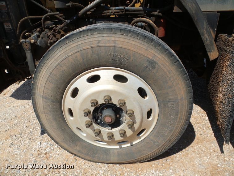 image for item DG0183 2009 Kenworth T800 semi truck