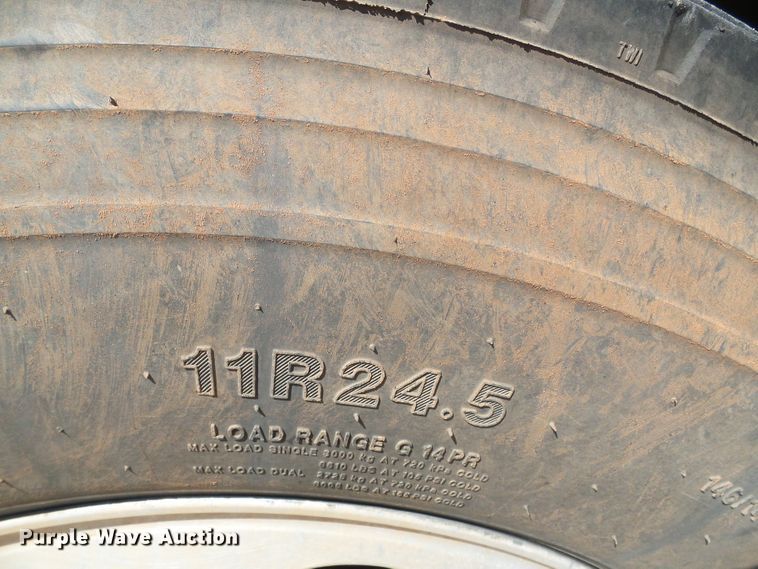 image for item DG0183 2009 Kenworth T800 semi truck