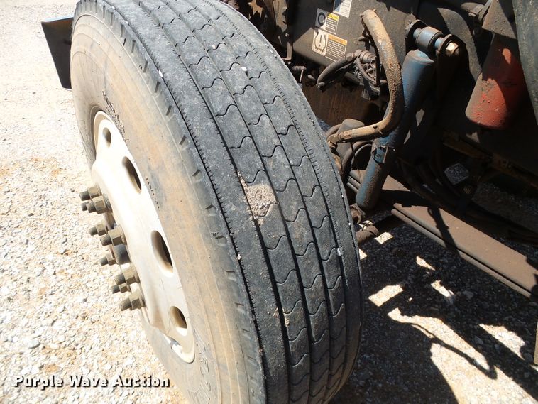 image for item DG0183 2009 Kenworth T800 semi truck