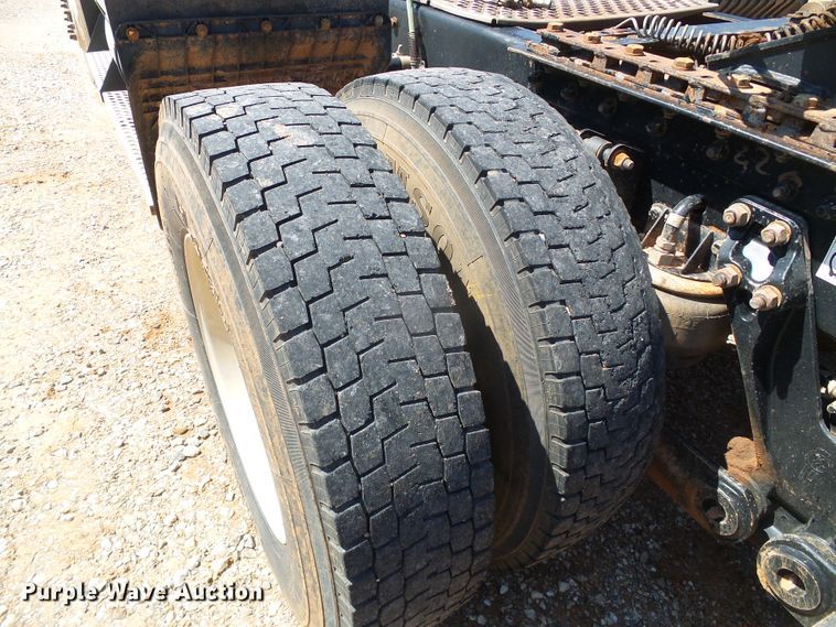 image for item DG0183 2009 Kenworth T800 semi truck