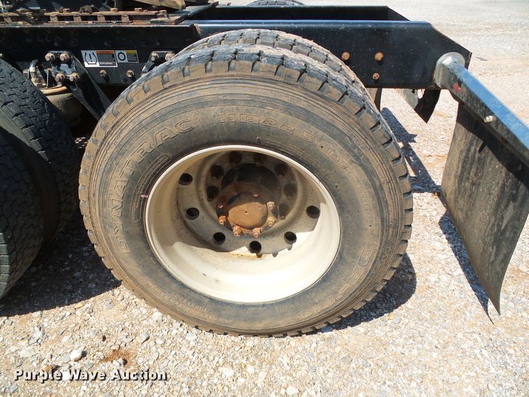 image for item DG0183 2009 Kenworth T800 semi truck