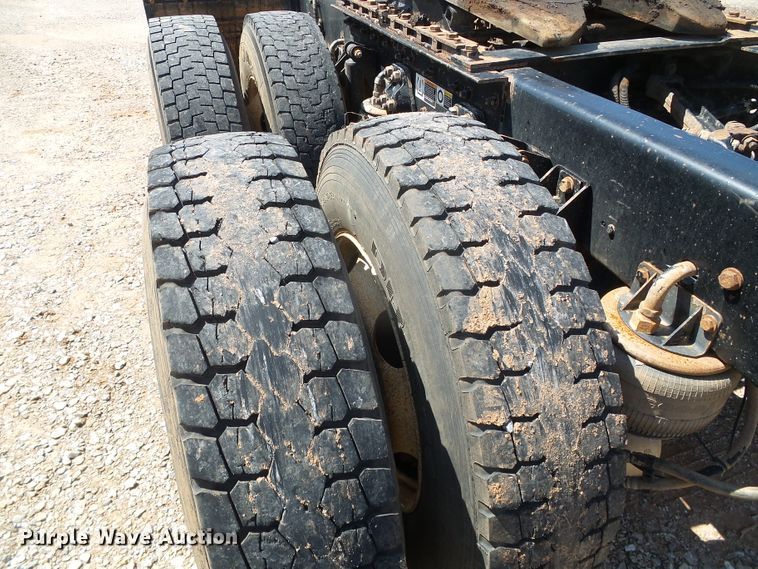 image for item DG0183 2009 Kenworth T800 semi truck