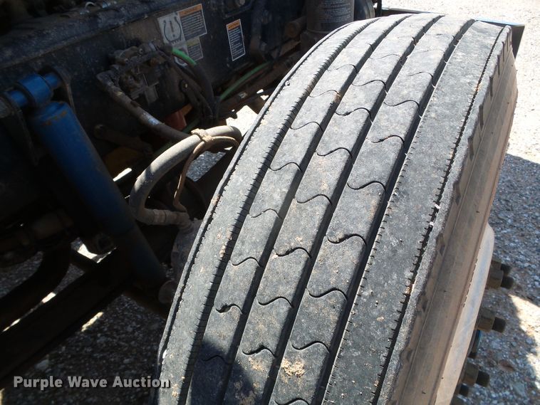 image for item DG0183 2009 Kenworth T800 semi truck