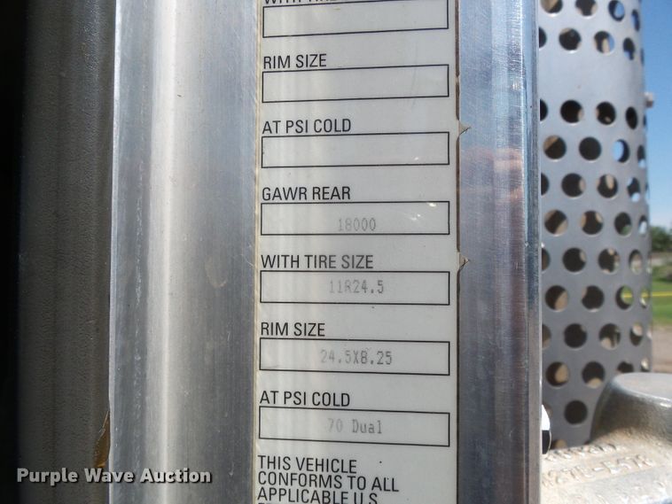 image for item DG0183 2009 Kenworth T800 semi truck