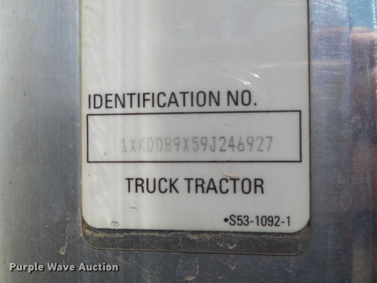 image for item DG0183 2009 Kenworth T800 semi truck