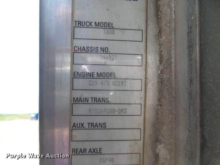 image for item DG0183 2009 Kenworth T800 semi truck