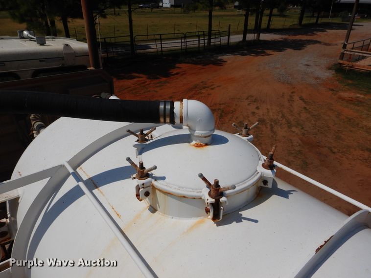 image for item DG4099 2013 Dragon VT124 vacuum tank trailer