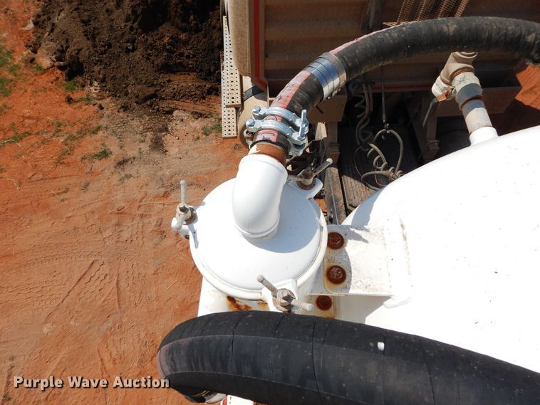 image for item DG4099 2013 Dragon VT124 vacuum tank trailer